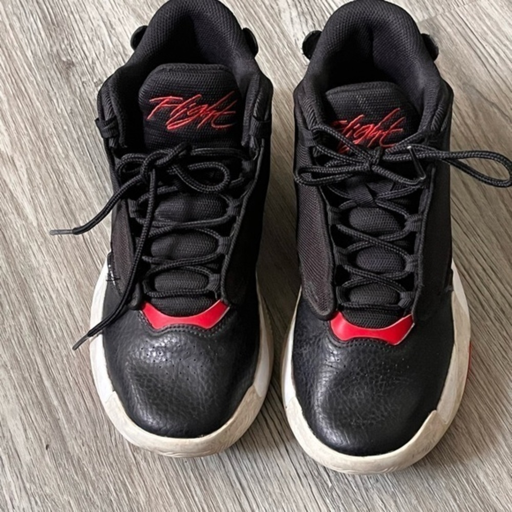 Nike Black Sneakers with Subtle Gray Accents